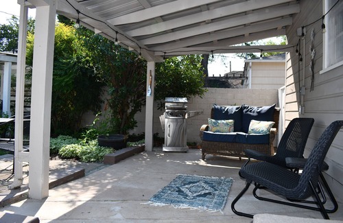 Medford Hütte | Clean, pet friendly, 2-Bedroom Cottage with large fenced yard.