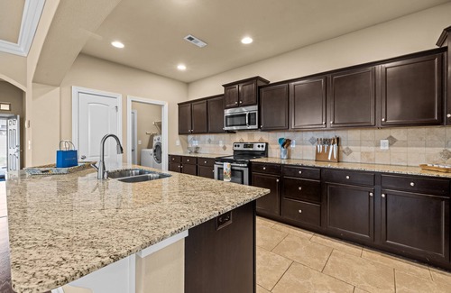 Cave Springs Haus | Clean Private House - 3 Miles From Pinnacle Hills, 5 Miles From XNA