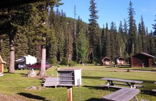 West Glacier Kabine | Clear Sky Resorts Deluxe Cabin
