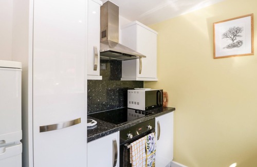 Dorchester Hütte | CLEMATIS HOUSE, family friendly, with a garden in Dorchester