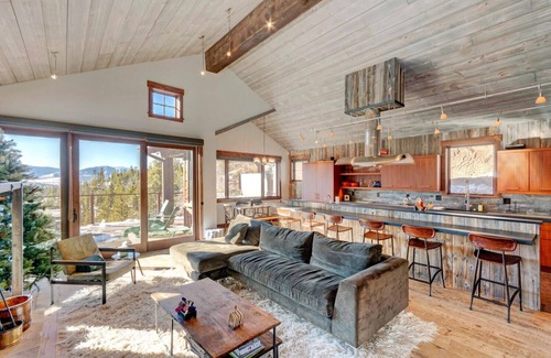 Tabernash Haus | New Cliff Side Luxury Chalet I Hot Tub I Amazing Views I Best Price I FREE Adventures Daily
