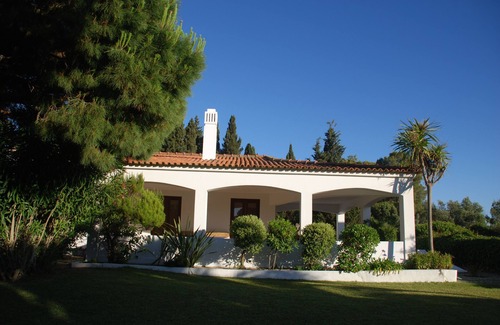 Vale de Covo Villa | Ferienhaus auf einer Klippe mit üppigem Garten und Meerblick