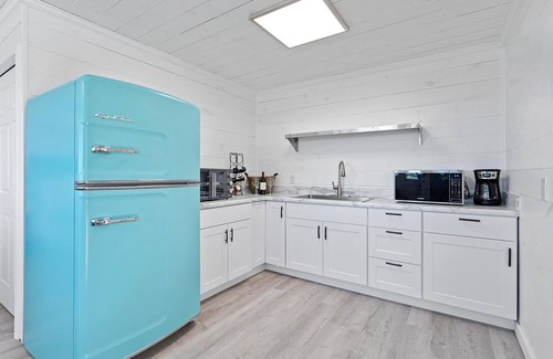 Dunlap Haus | Cliffside Tiny Home w/ Panoramic Views & Hot Tub!