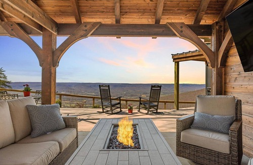 Dunlap Haus | Cliffside Tiny Home w/ Panoramic Views & Hot Tub!