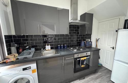 Harehills Haus | Cliffton House, Sleeps 5, Parking,Netflix, WiFi, Only 6 min to City