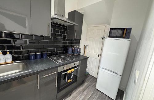 Harehills Haus | Cliffton House, Sleeps 5, Parking,Netflix, WiFi, Only 6 min to City