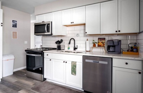 Columbus Haus | Clinton Corner - 2BR, 1 BA, 1 Garage