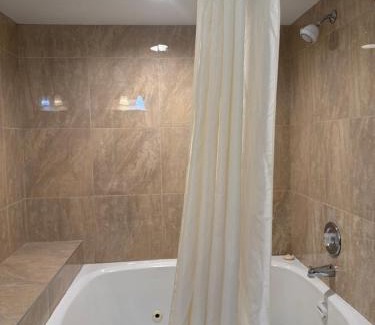 Port Clinton Hotel | Clinton Inn & Suites