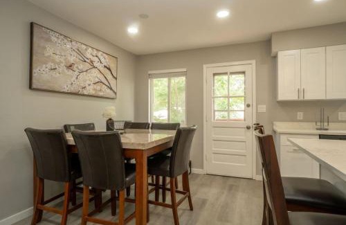 Allendale Area Haus | Close to Downtown Sleeps 8 Private Backyard