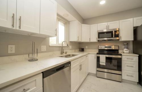 Allendale Area Haus | Close to Downtown Sleeps 8 Private Backyard