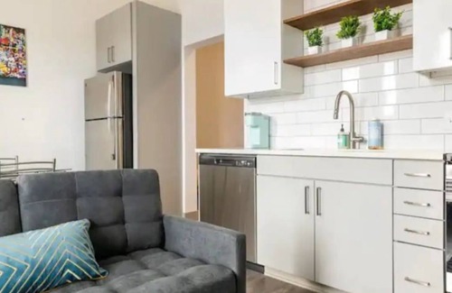 Edgewood Wohnung | Close to Everything Luxury Apartment