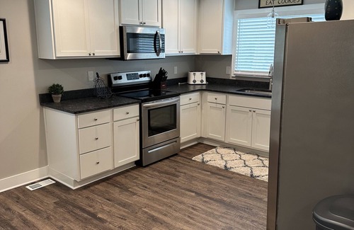 Dicken Haus | Close to Everything