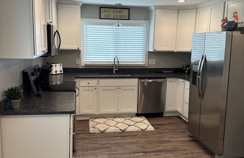 Dicken Haus | Close to Everything