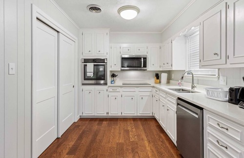 Little Rock Haus | Close to Everything! Dining, Shopping, & Hiking!