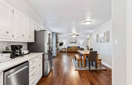 Little Rock Haus | Close to Everything! Dining, Shopping, & Hiking!