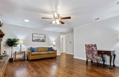 Little Rock Haus | Close to Everything! Dining, Shopping, & Hiking!