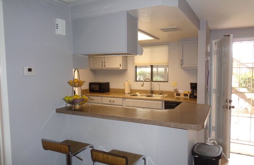 Camelback East Eigentumswohnung | Close to Popular Biltmore Area, Pet Friendly Boutique Community