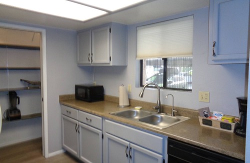 Camelback East Eigentumswohnung | Close to Popular Biltmore Area, Pet Friendly Boutique Community