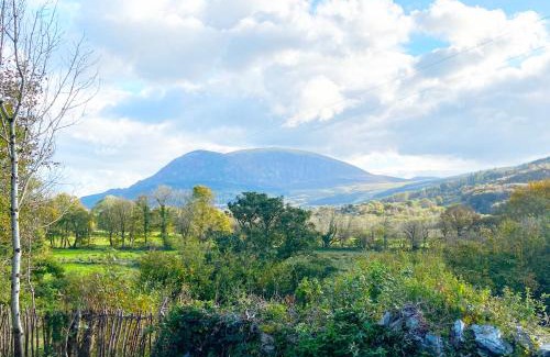 Brynrefail Haus | Close to Snowdon with Mountain views of Snowdonia