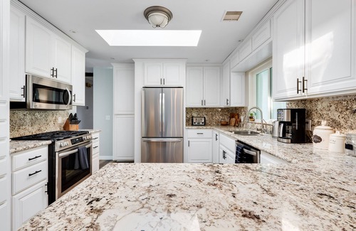 Twentynine Palms Haus | Cloud29 with huge POOL w/ SPA + FirePit + BBQ. Outdoor Dining + Pet Friendly!