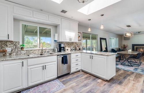 Twentynine Palms Haus | Cloud29 with huge POOL w/ SPA + FirePit + BBQ. Outdoor Dining + Pet Friendly!