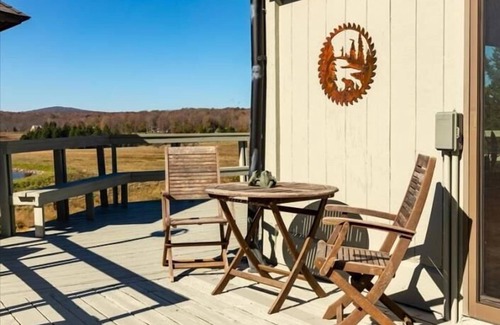Old Timberline Haus | Einzigartige Yankee Cabin mit herrlichem Ausblick! Privater Teich, mehrere Lake Zugang, Whirlpool, Rec Zimmer