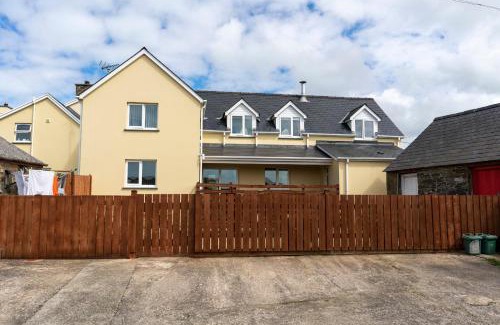 Tan-y-groes Haus | Cnwc Y Boidy Llangrannog