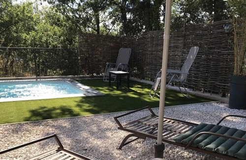 Sainte-Anastasie-sur-Issole Bed & Breakfast | CAMPAIGN - BED AND BREAKFAST PRIVATE SUITE - PRIVATE SPA VERANDA & POOL