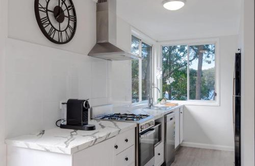 Cottage Point Haus | Coal and Candle Couples Retreat