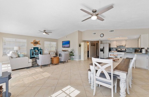 Marineland Acres Haus | Coastal Charm: 3BR Beach Haven, Deck View & Family Fun