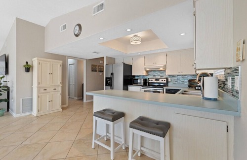 Marineland Acres Haus | Coastal Charm: 3BR Beach Haven, Deck View & Family Fun