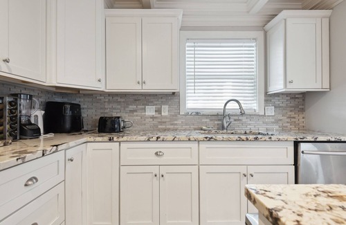 Palm Harbor Estates Haus | Coastal Charm: Seaside Hideaway 3 Bedroom Home by RedAwning