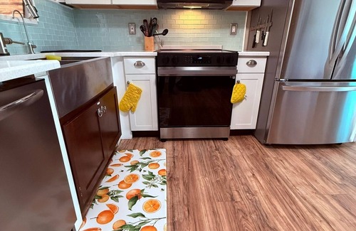 Edgewater Haus | Coastal Comfort - 3BR Pet-Friendly Getaway