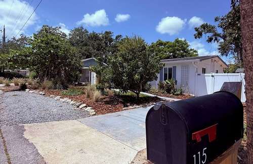 Edgewater Haus | Coastal Comfort - 3BR Pet-Friendly Getaway