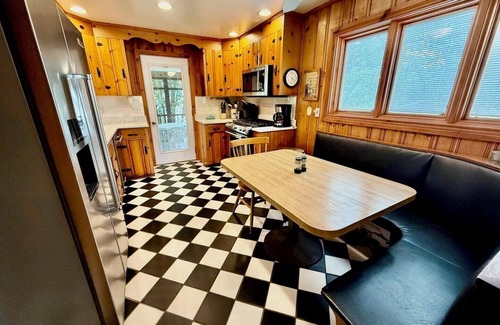 Sussex County Hütte | Coastal Cottage Just Steps from Beach with Private Elevator & Spacious Porches!