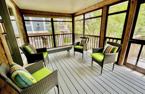 Sussex County Hütte | Coastal Cottage Just Steps from Beach with Private Elevator & Spacious Porches!