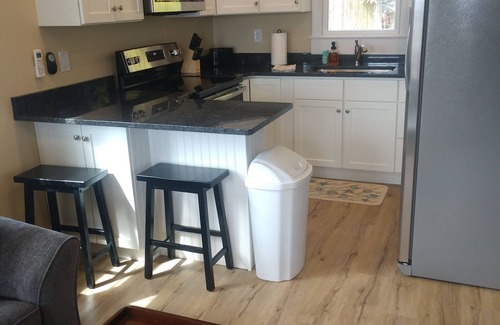 Snug Harbor Hütte | Coastal Cottage located in Pointview Marina on Great Salt Pond, Rhode Island