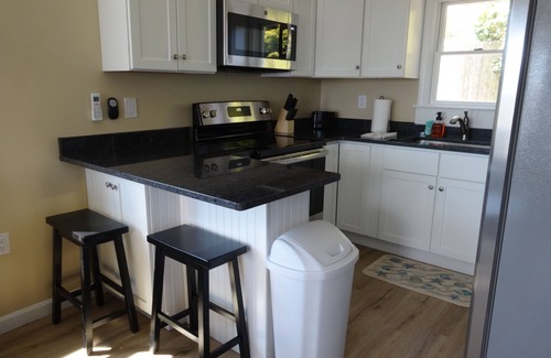Snug Harbor Hütte | Coastal Cottage located in Pointview Marina on Great Salt Pond, Rhode Island