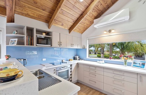 Half Moon Bay Haus | Coastal Family Getaway with Pool | Wi-Fi & Netflix