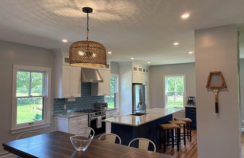 South Kingstown Haus | Coastal Farmhouse-Newly Renovated. Minutes drive to Narragansett and the Beaches