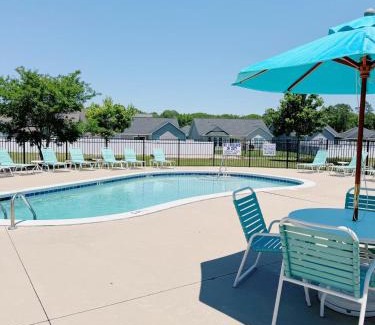 Socastee Haus | Coastal Oasis: Pool & Beach!
