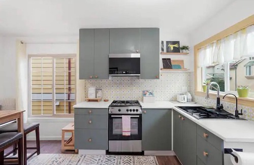 Sharp Park Wohnung | Coastal Palm Tree 2BR Retreat Ocean View