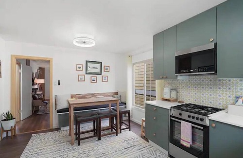Sharp Park Wohnung | Coastal Palm Tree 2BR Retreat Ocean View