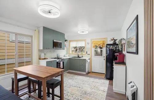 Sharp Park Wohnung | Coastal Palm Tree 2BR Retreat Ocean View