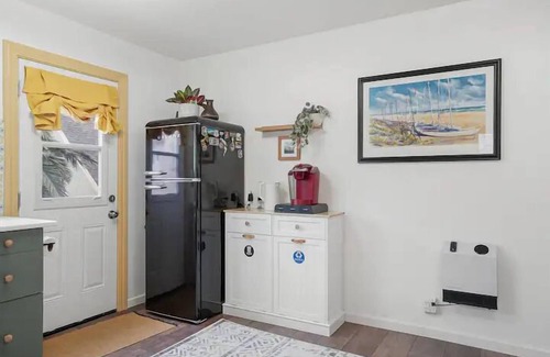 Sharp Park Wohnung | Coastal Palm Tree 2BR Retreat Ocean View