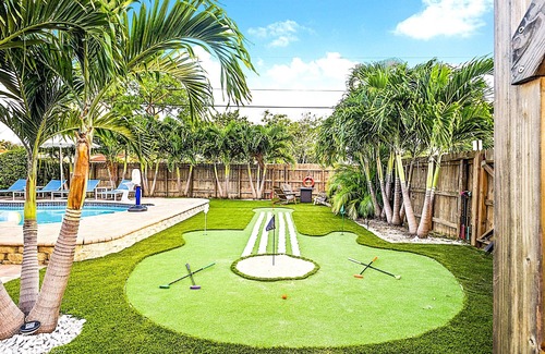 South Lake Haus | Coastal Paradise/ 7 Minutes from Beach/ Mini Golf Course