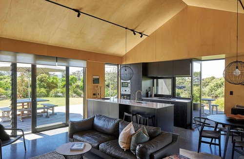 Muriwai Haus | Coastal Retreat at Muriwai Beach