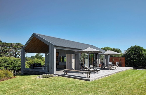 Muriwai Haus | Coastal Retreat at Muriwai Beach