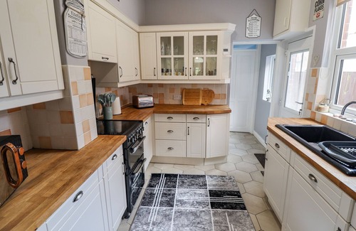 Easington Hütte | COASTGUARD COTTAGES, pet friendly, with a garden in Easington