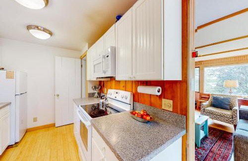 Southwest Harbor Haus | Cobb Nob Compound